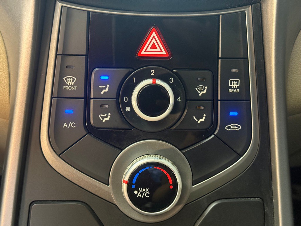 2015 Hyundai Elantra Image 17