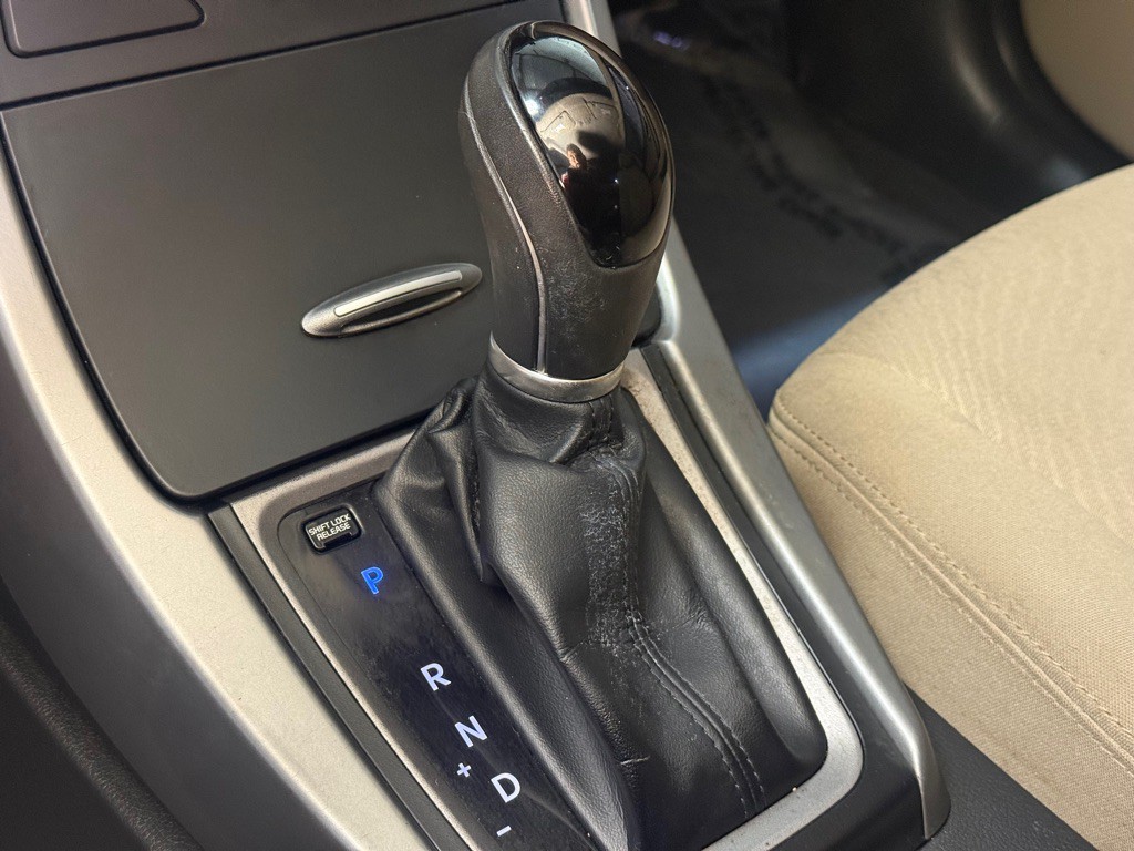 2015 Hyundai Elantra Image 18