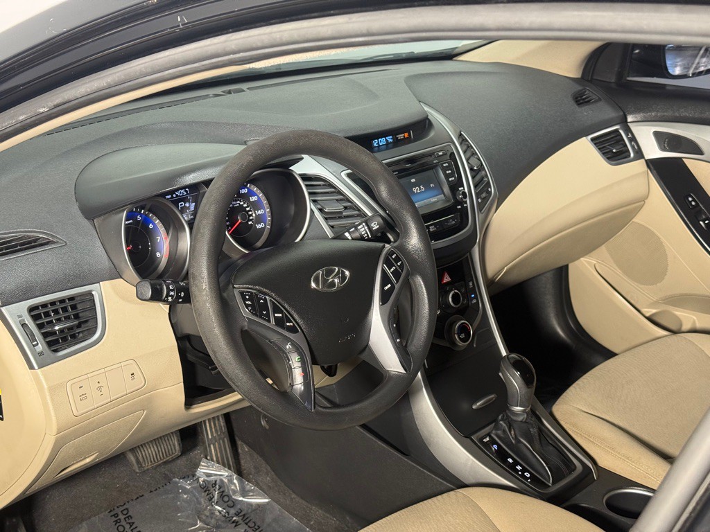 2015 Hyundai Elantra Image 23