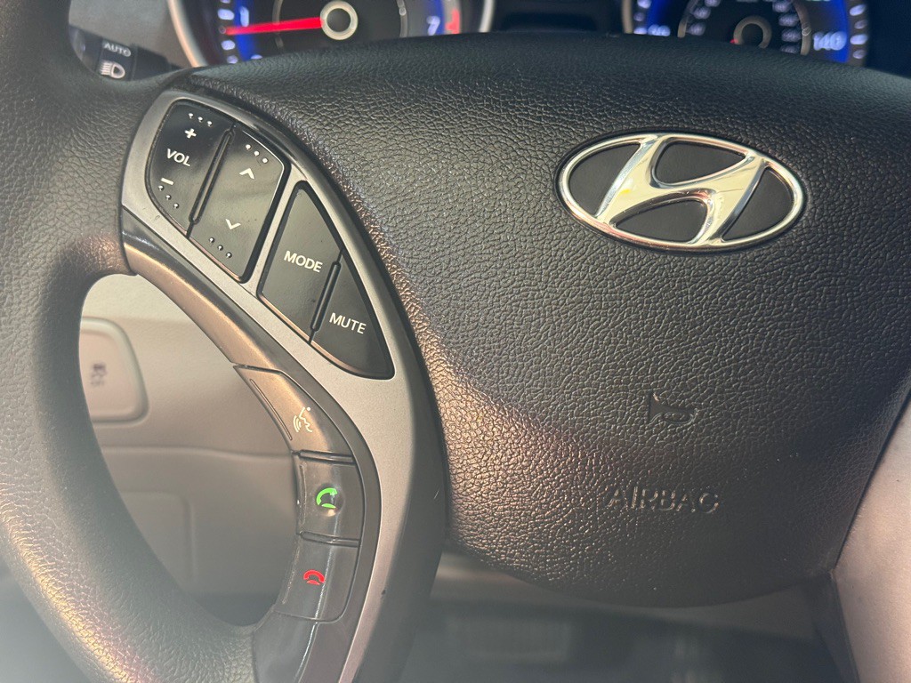 2015 Hyundai Elantra Image 24