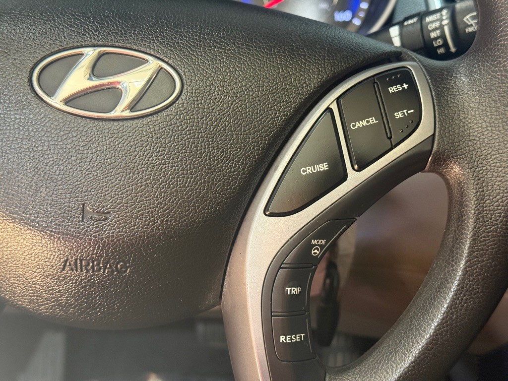 2015 Hyundai Elantra Image 25
