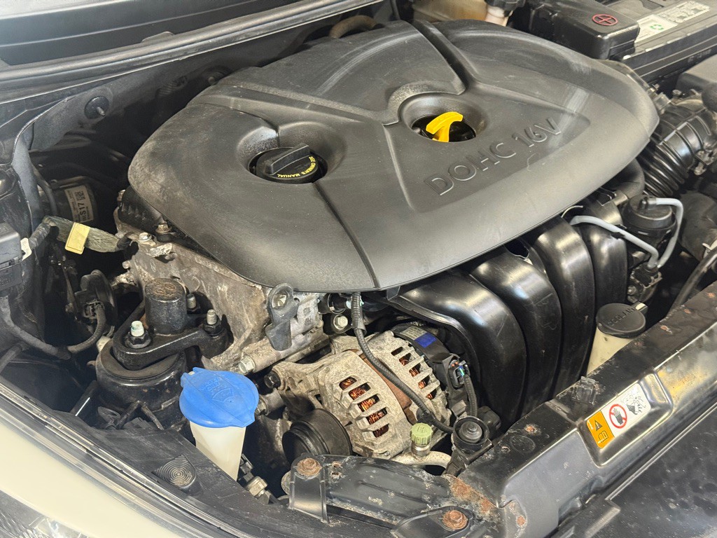 2015 Hyundai Elantra Image 31