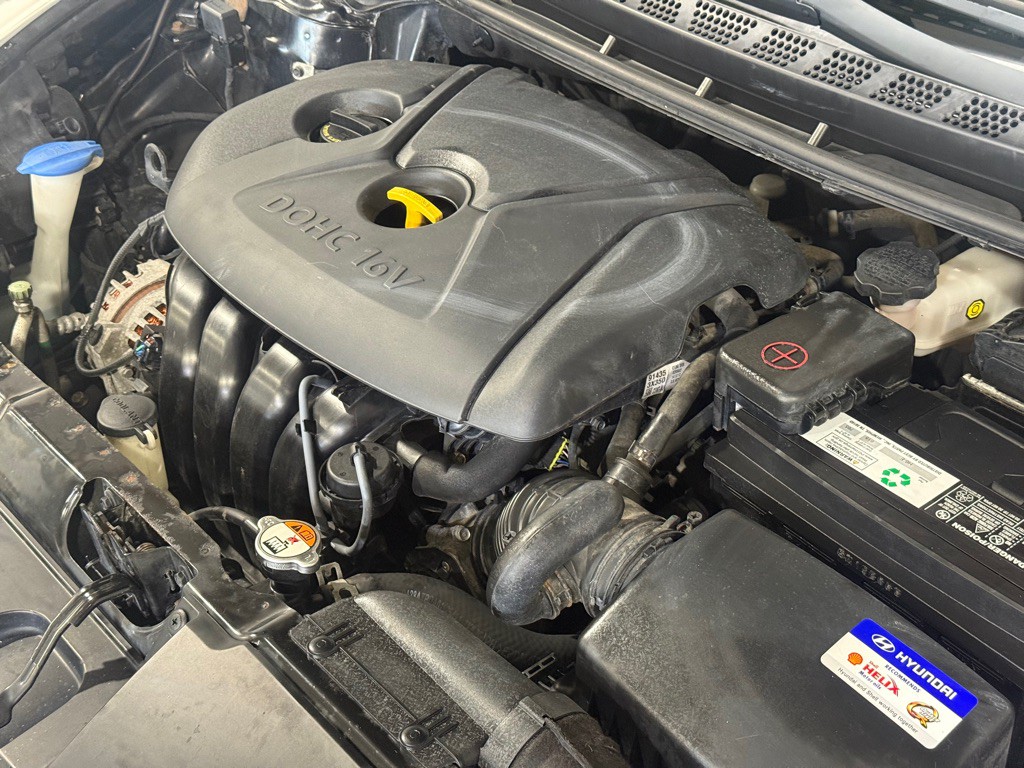 2015 Hyundai Elantra Image 32