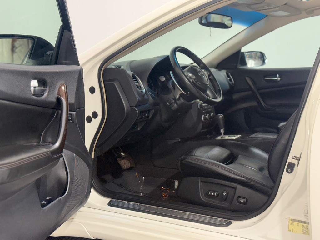 2009 Nissan Maxima Image 10