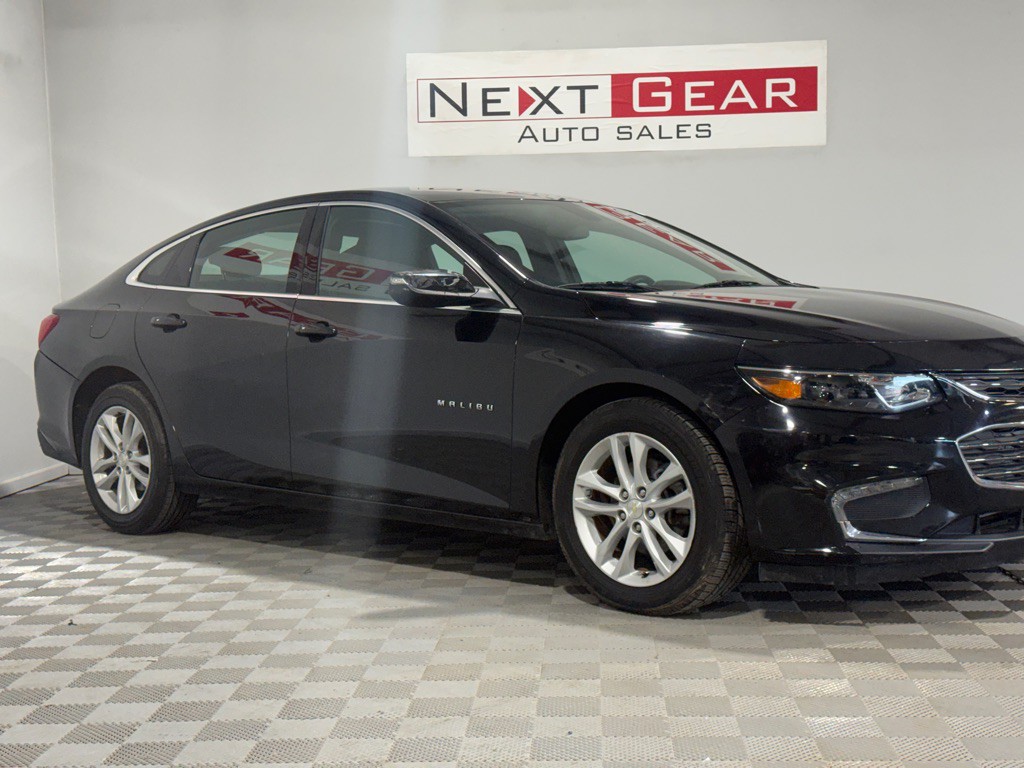 2017 Chevrolet Malibu Image 2