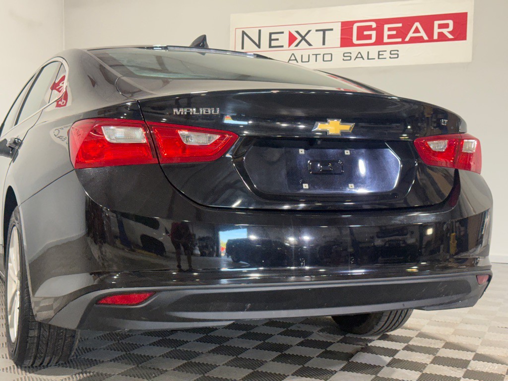 2017 Chevrolet Malibu Image 7