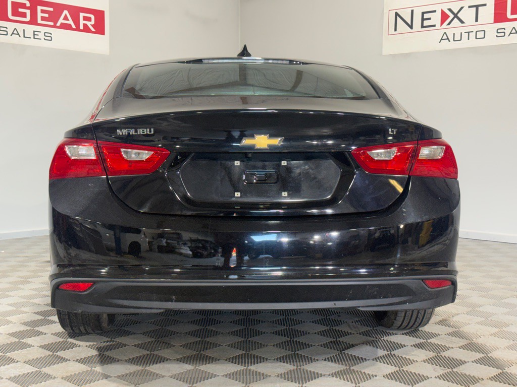 2017 Chevrolet Malibu Image 8