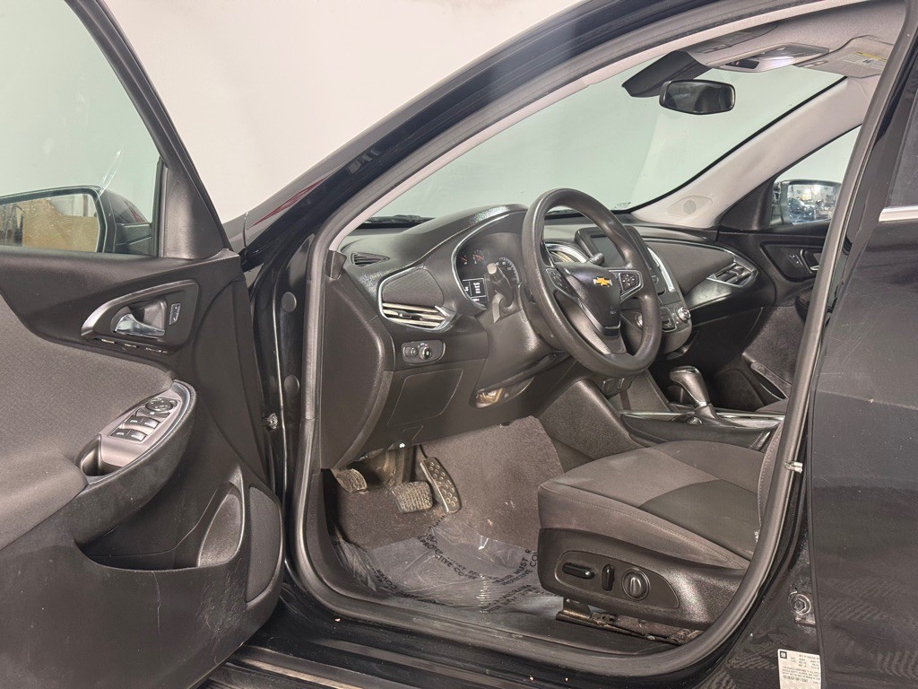 2017 Chevrolet Malibu Image 10