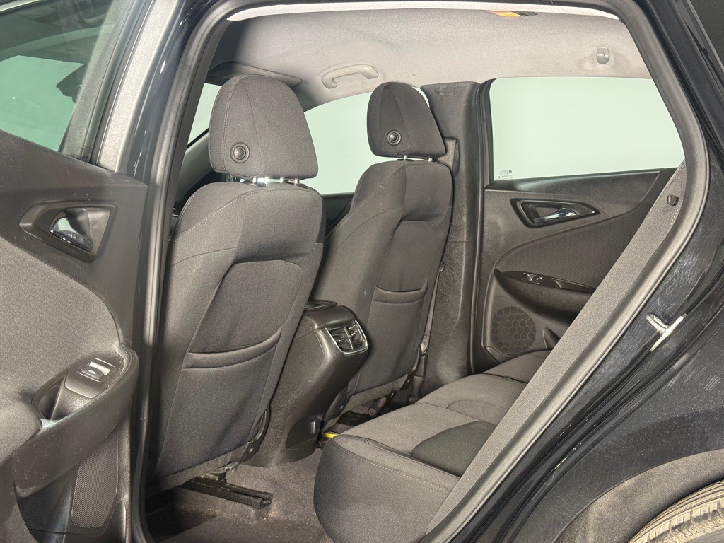 2017 Chevrolet Malibu Image 11