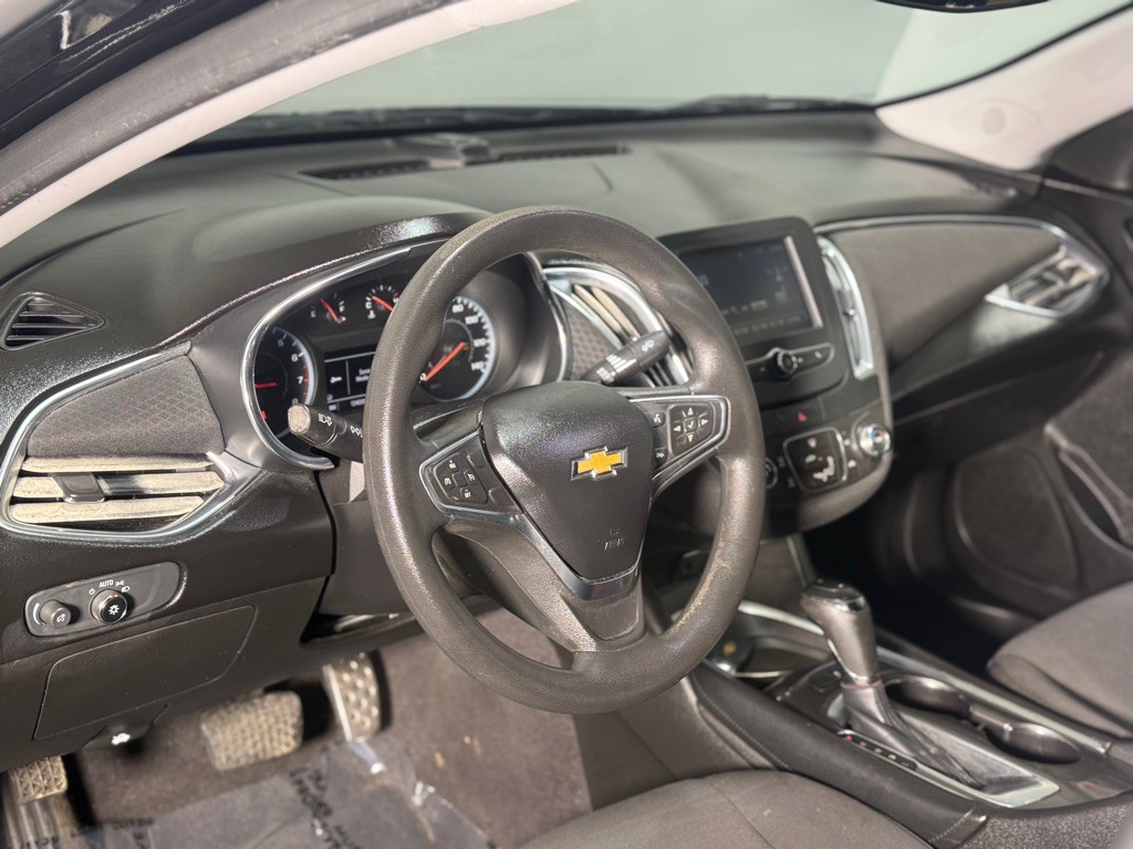 2017 Chevrolet Malibu Image 25