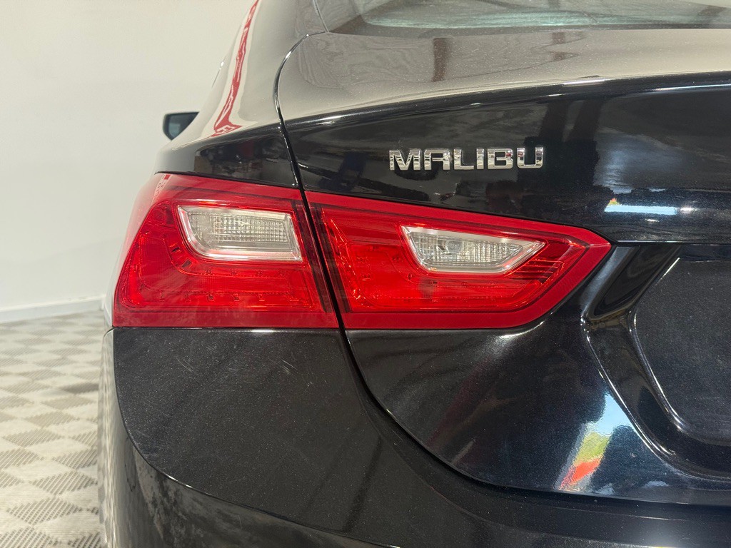 2017 Chevrolet Malibu Image 30