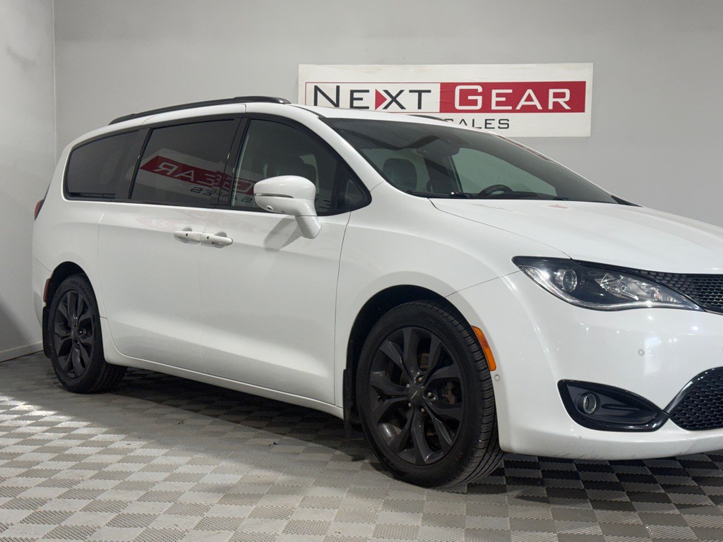 2019 Chrysler Pacifica Image 2
