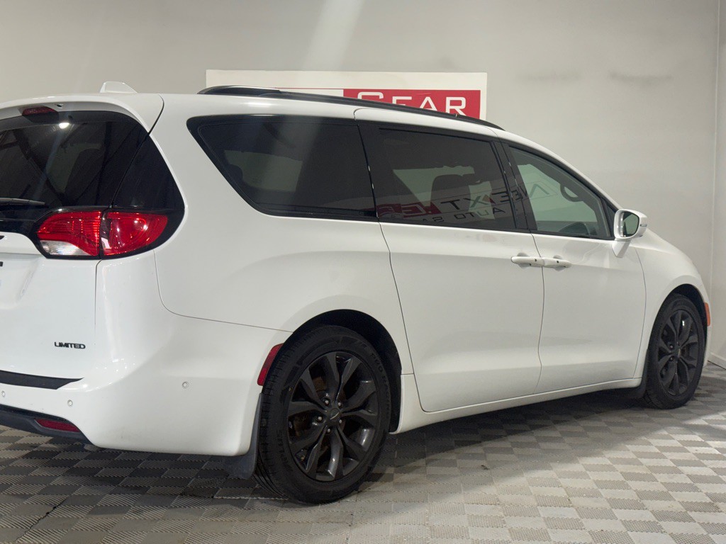 2019 Chrysler Pacifica Image 9