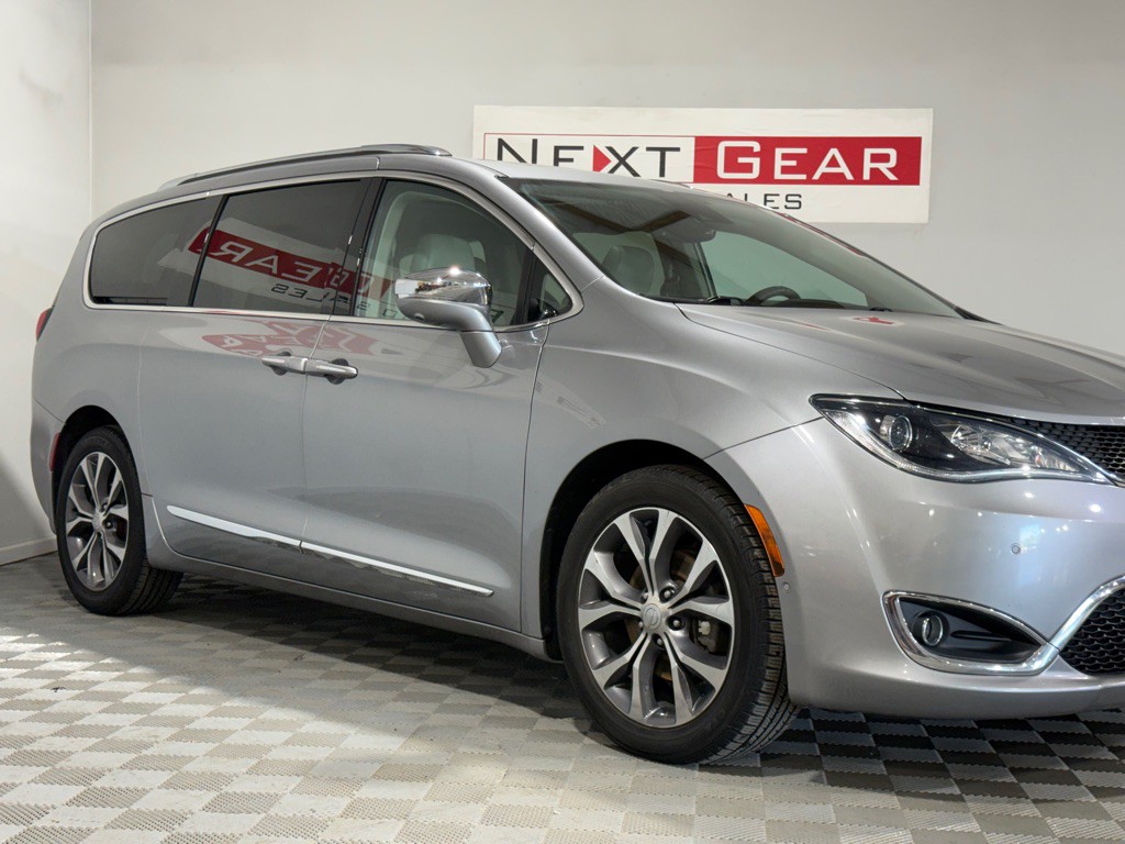 2017 Chrysler Pacifica Image 2