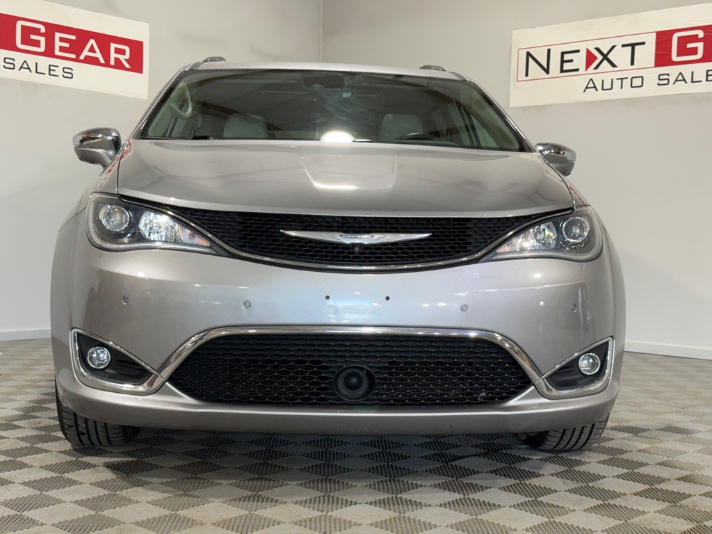 2017 Chrysler Pacifica Image 3