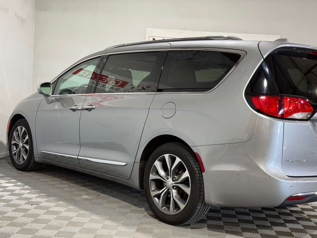 2017 Chrysler Pacifica Image 6