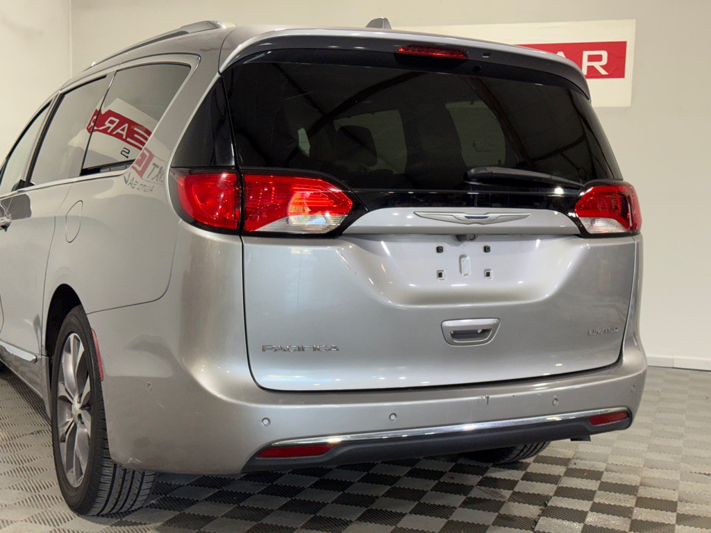 2017 Chrysler Pacifica Image 7