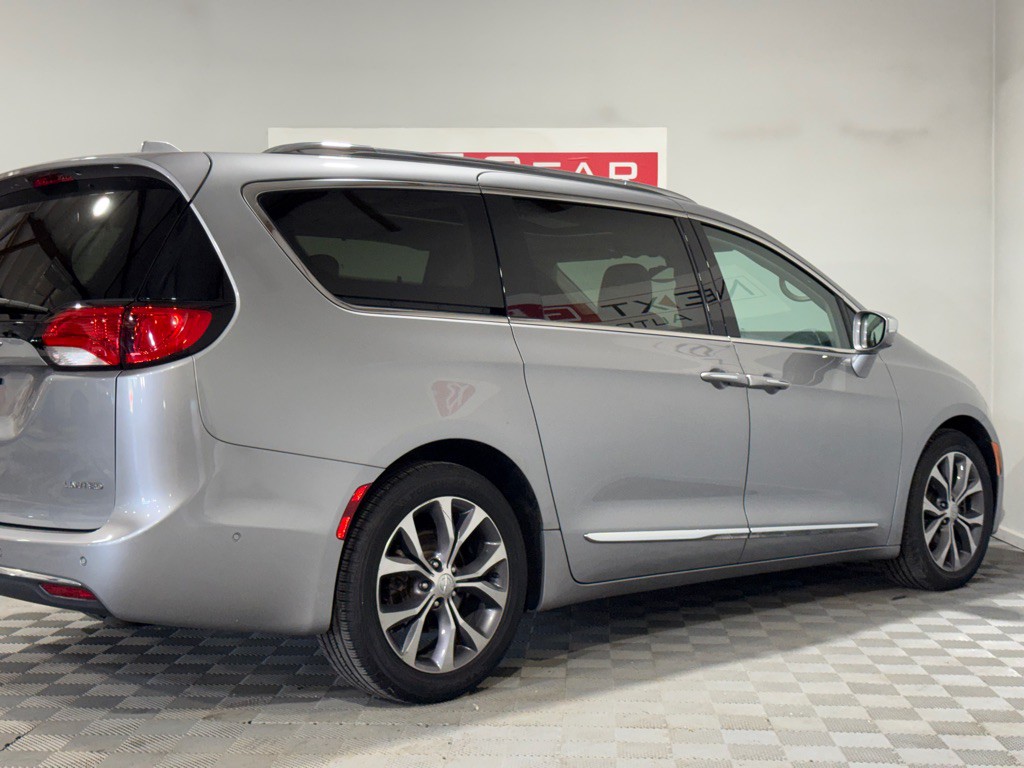 2017 Chrysler Pacifica Image 9