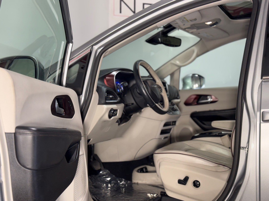 2017 Chrysler Pacifica Image 10