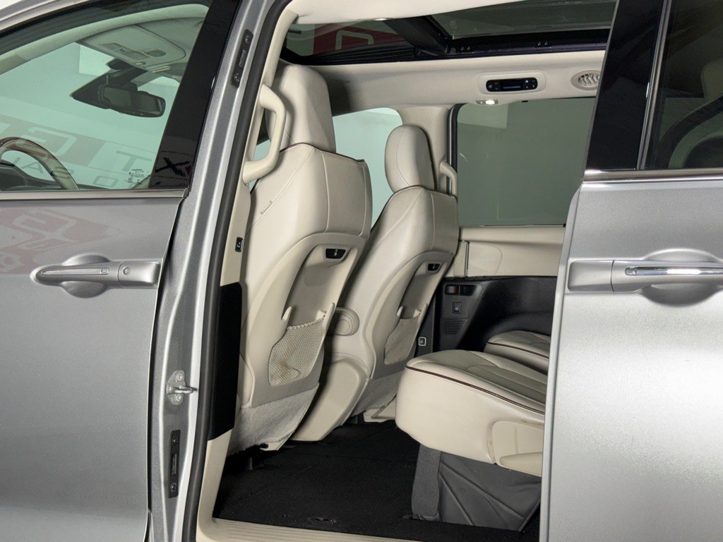 2017 Chrysler Pacifica Image 11
