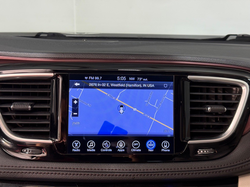 2017 Chrysler Pacifica Image 16