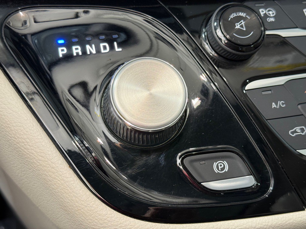 2017 Chrysler Pacifica Image 18