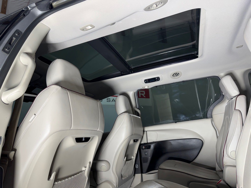 2017 Chrysler Pacifica Image 21