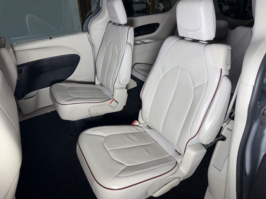 2017 Chrysler Pacifica Image 28
