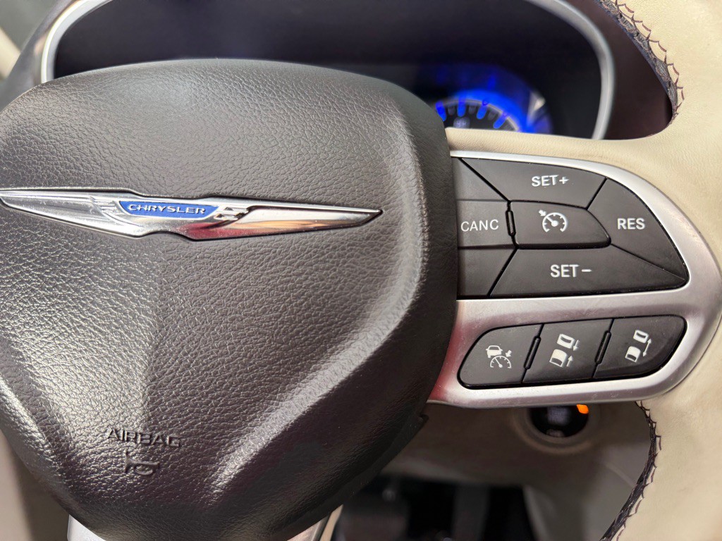 2017 Chrysler Pacifica Image 32