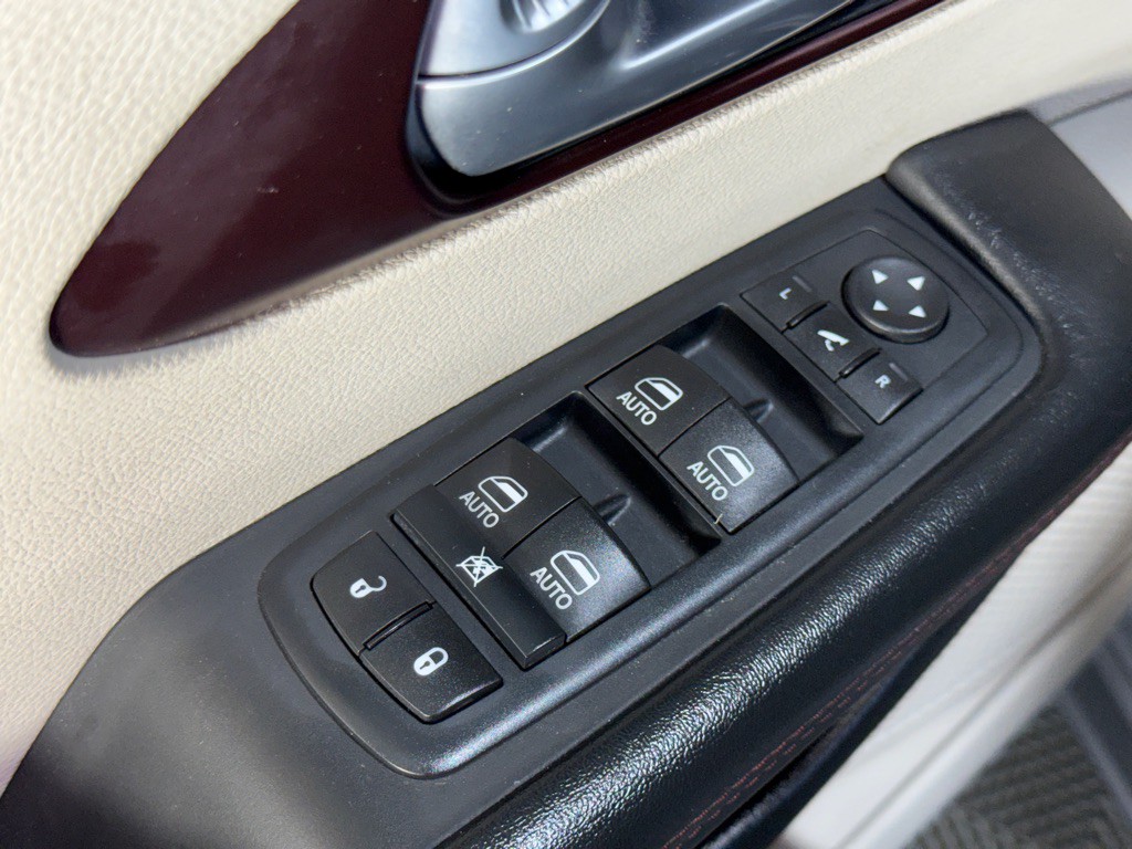 2017 Chrysler Pacifica Image 38