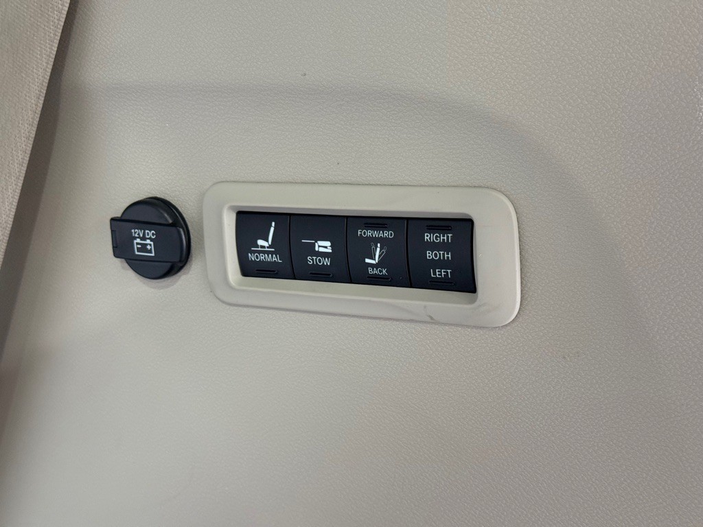 2017 Chrysler Pacifica Image 43