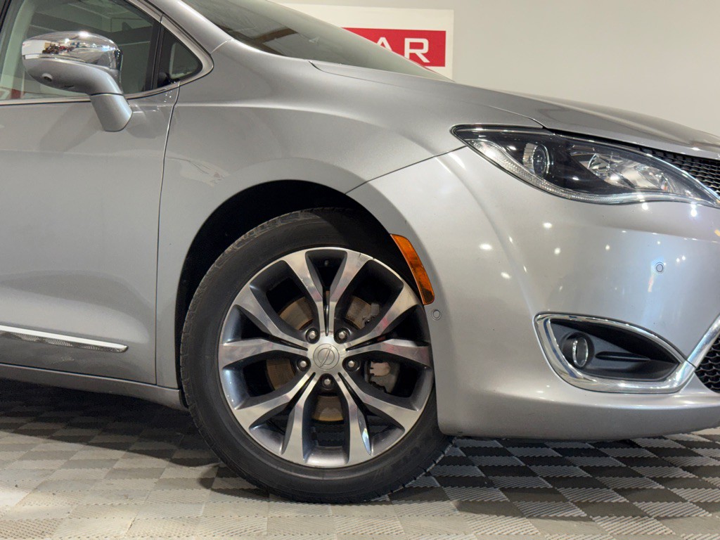 2017 Chrysler Pacifica Image 50