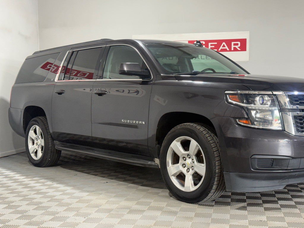 2016 Chevrolet Suburban Image 2