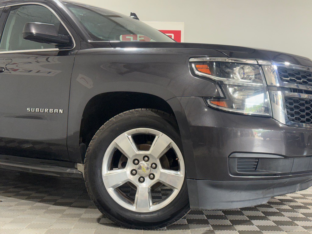 2016 Chevrolet Suburban Image 4