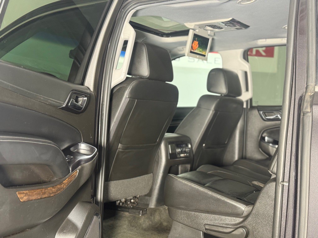 2016 Chevrolet Suburban Image 11