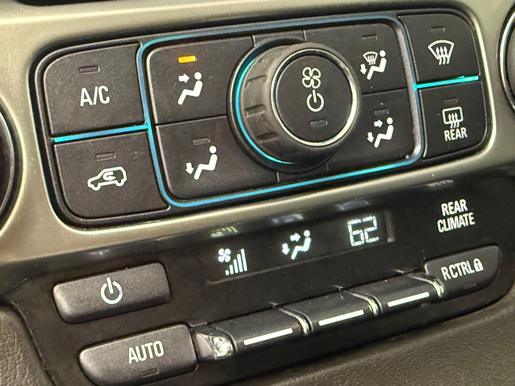 2016 Chevrolet Suburban Image 19