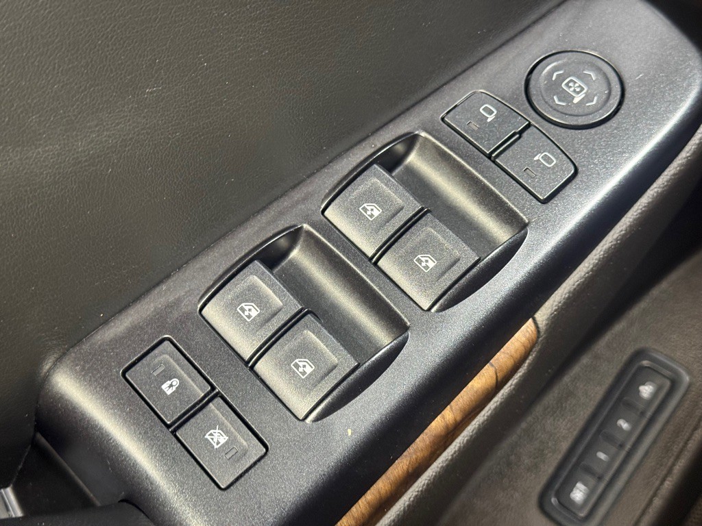 2016 Chevrolet Suburban Image 36