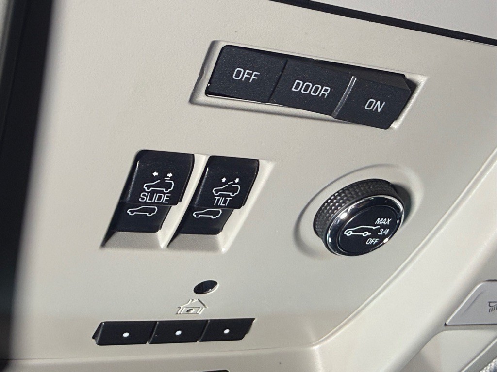 2016 Chevrolet Suburban Image 37
