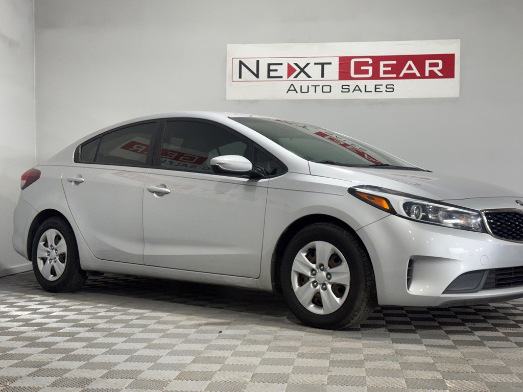 2017 Kia Forte Image 2