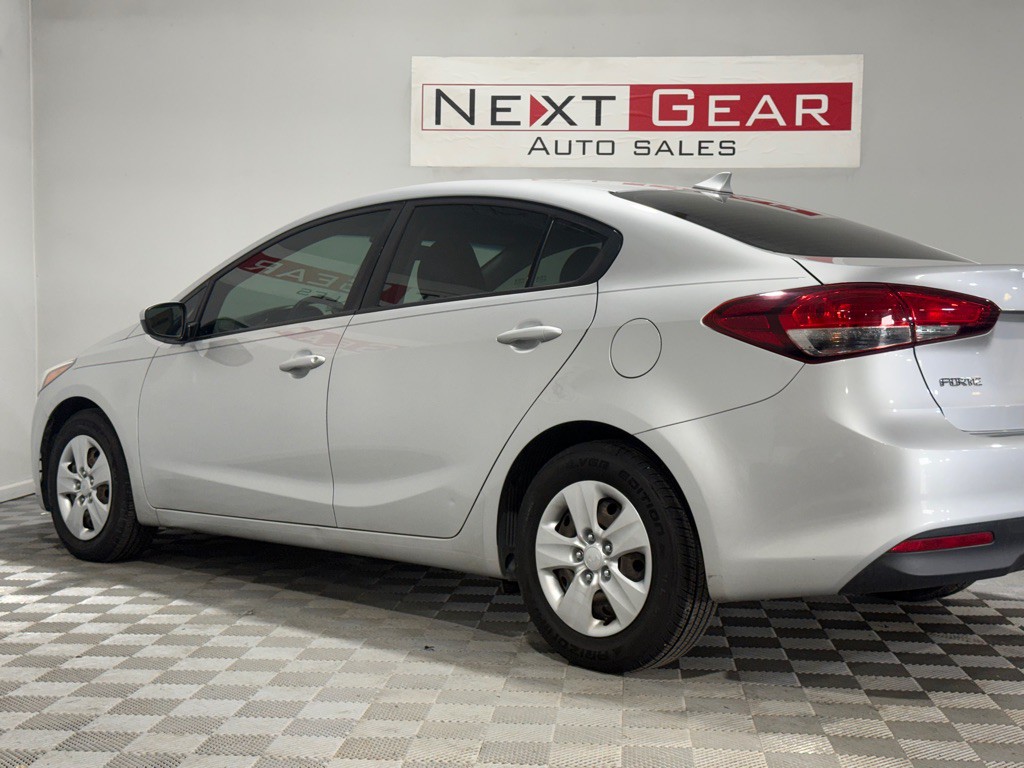 2017 Kia Forte Image 6