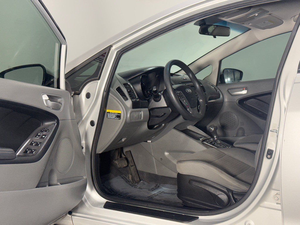 2017 Kia Forte Image 9