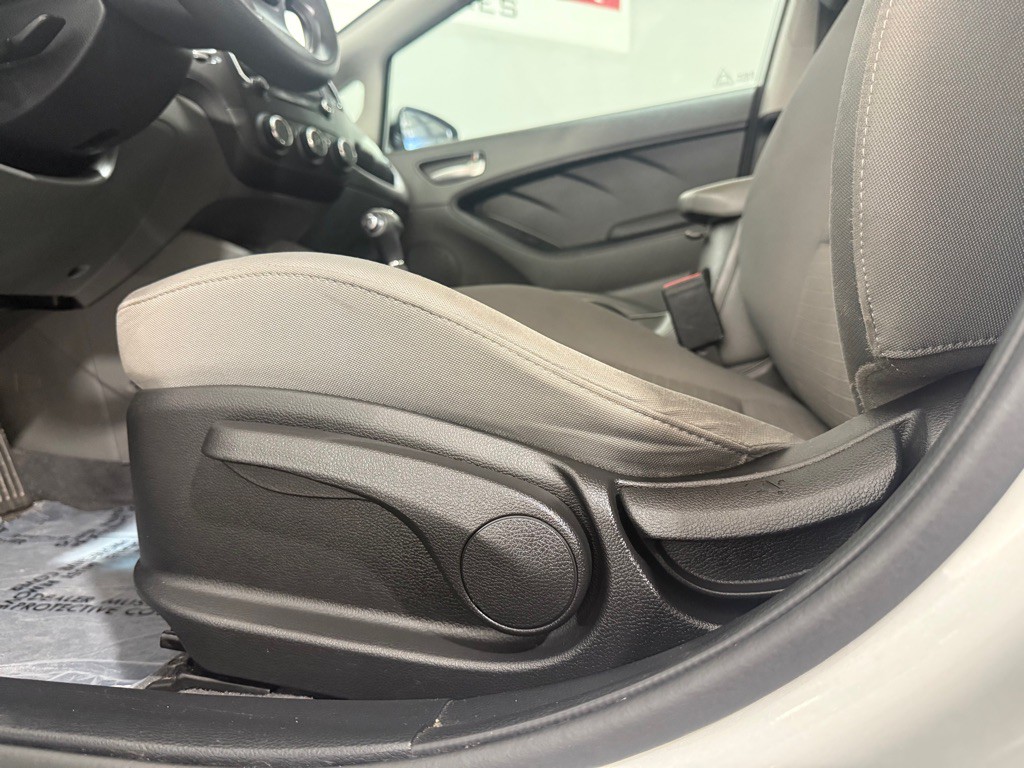2017 Kia Forte Image 20