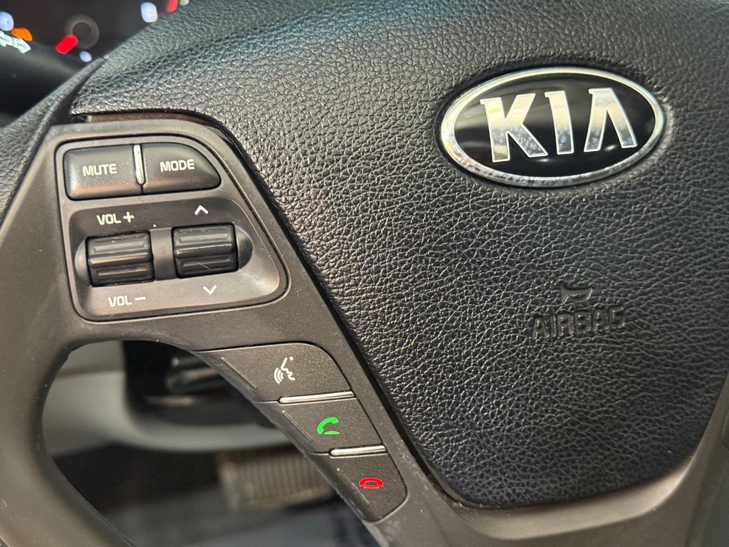 2017 Kia Forte Image 24