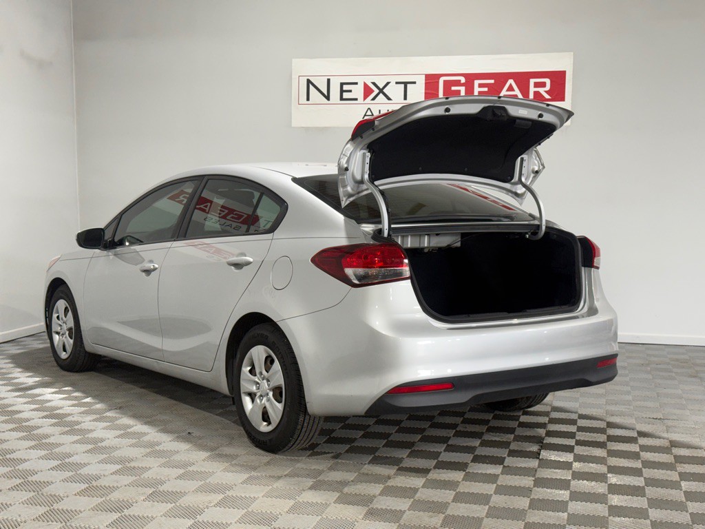 2017 Kia Forte Image 28