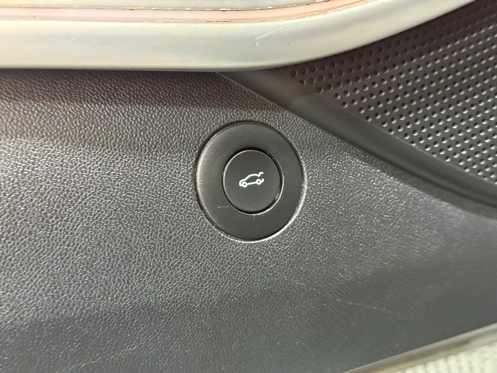 2016 Chevrolet Camaro Image 44