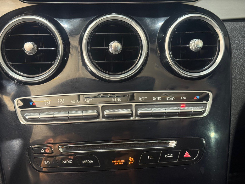 2015 Mercedes-Benz C-Class Image 25