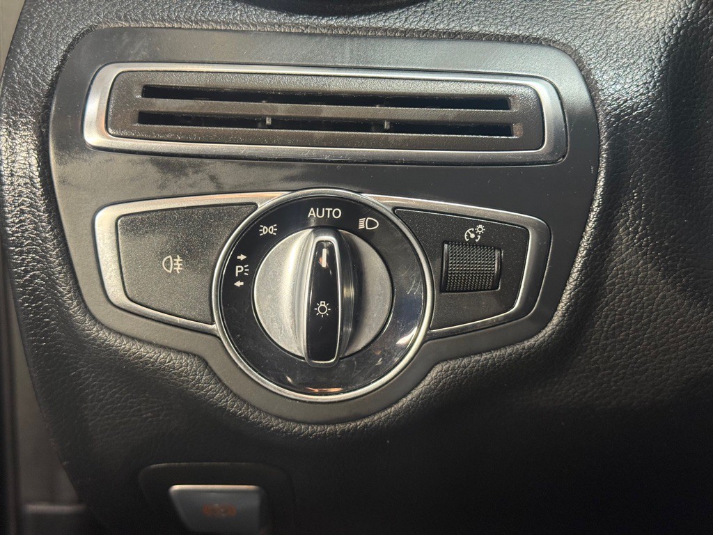 2015 Mercedes-Benz C-Class Image 28