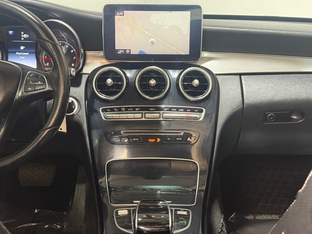 2015 Mercedes-Benz C-Class Image 32