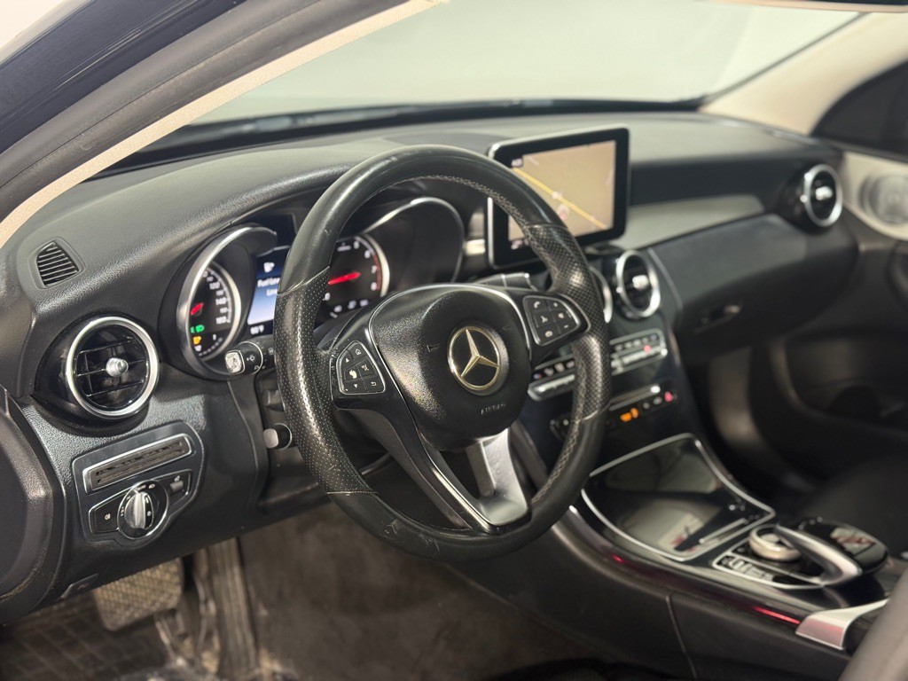 2015 Mercedes-Benz C-Class Image 34