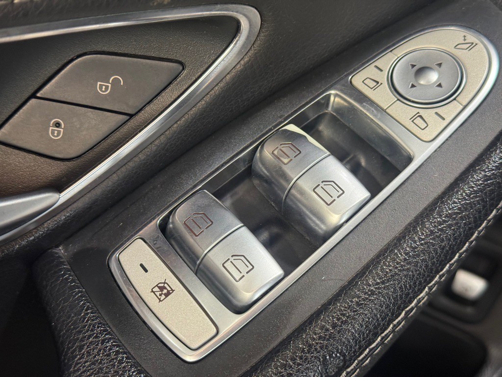2015 Mercedes-Benz C-Class Image 38